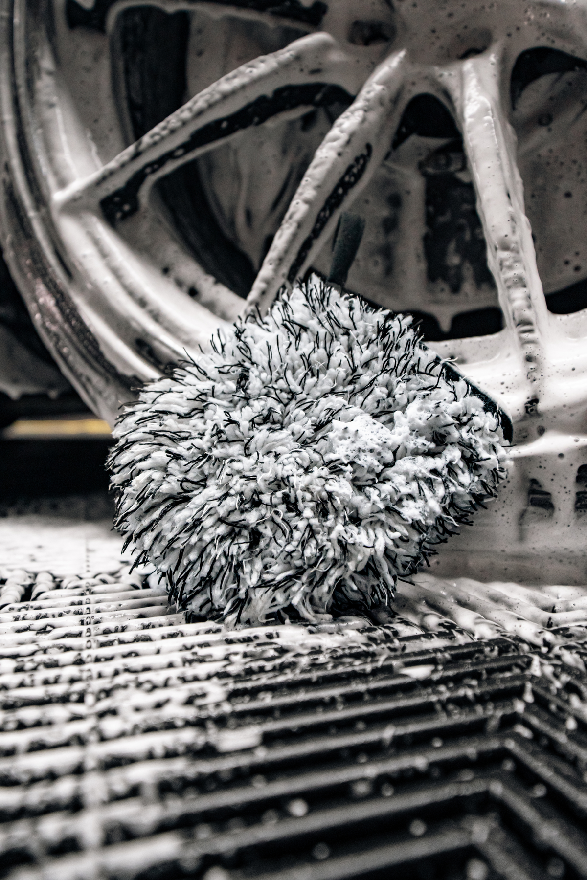 Blackline Microfiber Wheel Mitt, photo 3 of 7